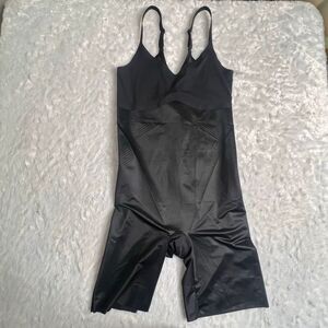 Spanx Womens Black Seamless Mid-Thigh Tummy Control Shapewear Bodysuit Small